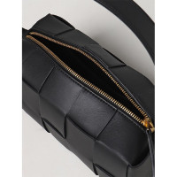 КОЖАНАЯ СУМКА НА ПЛЕЧО Bottega Veneta SMALL BRICK CASSETTE