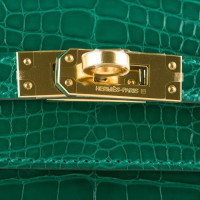 Миниатюрная сумка Hermes Kelly Pochette Emerald Shiny из кожи аллигатора