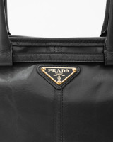 Кожаная сумка Prada средняя