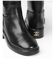 Сапоги Chanel на рифленой подошве