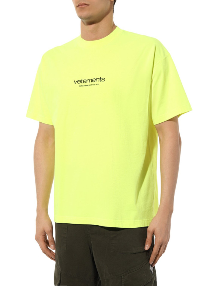 Футболка VETEMENTS с логотипом