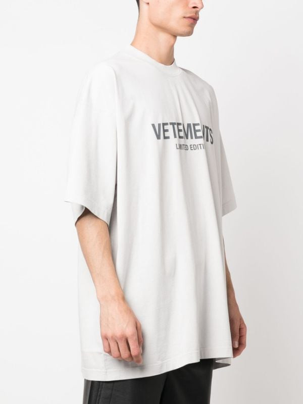 Футболка Balenciaga с логотипом