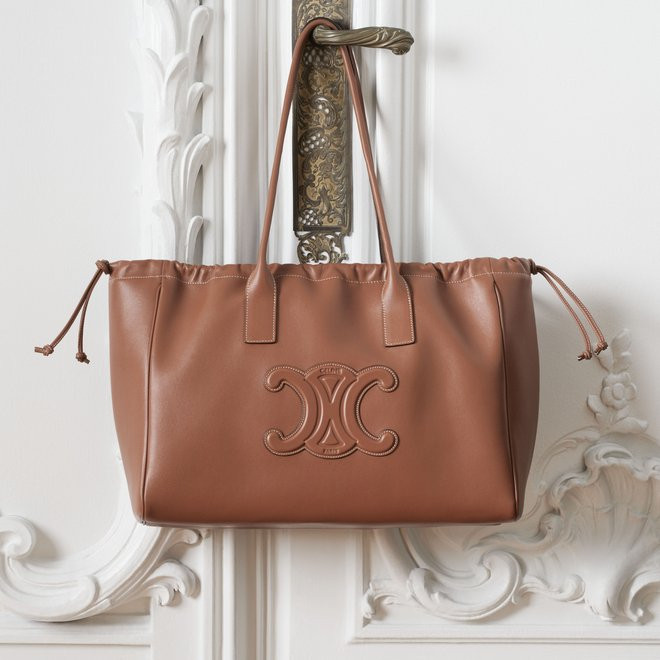 СУМКА CELINE CABAS DRAWSTRING CUIR TRIOMPHE ИЗ ГЛАДКОЙ ТЕЛЯЧЬЕЙ КОЖИ