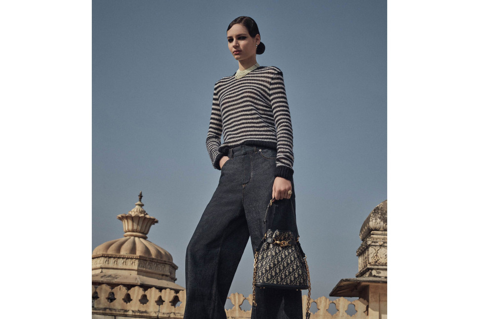 СУМКА Dior C'EST DIOR, МОДЕЛЬ СРЕДНЕГО ФОРМАТА