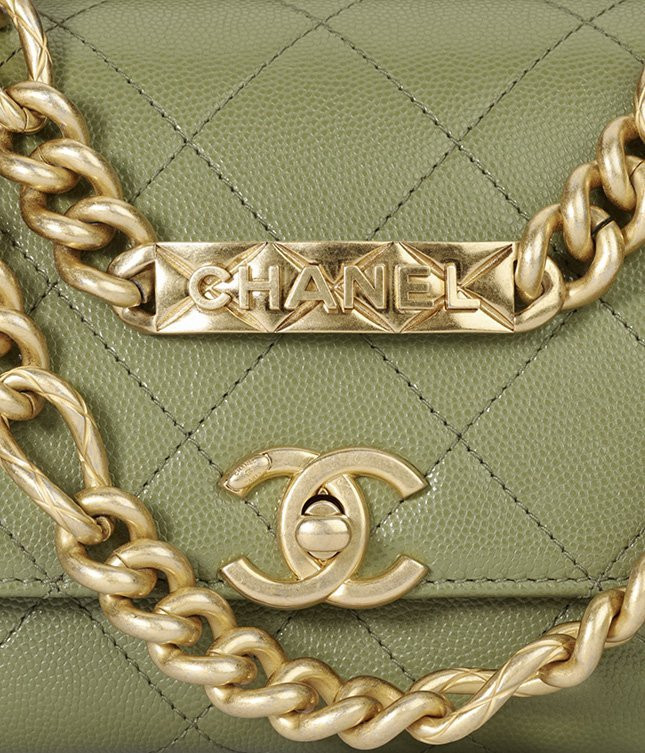 Сумка Chanel с клапаном на цепочке