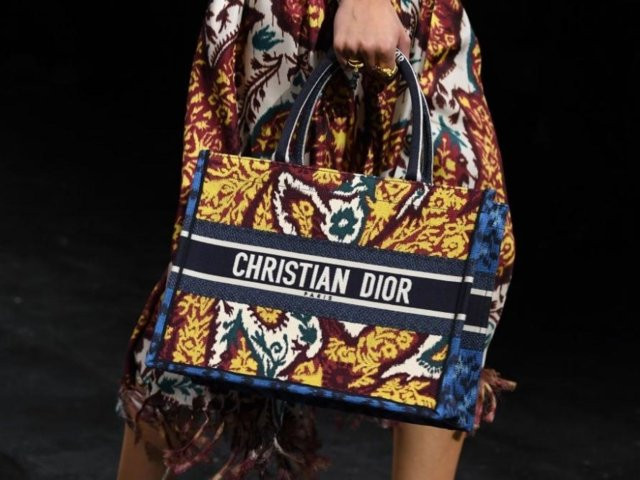 СУМКА DIOR BOOK TOTE, МОДЕЛЬ СРЕДНЕГО ФОРМАТА