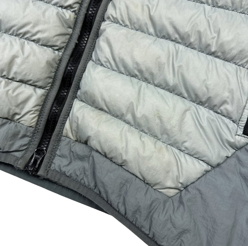 Куртка на пуху STONE ISLAND С КАПЮШОНОМ