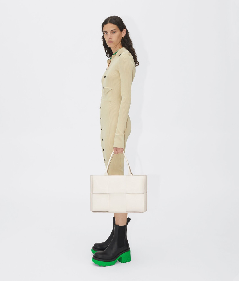 Сумка-тоут Bottega Veneta Arco medium