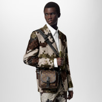 Мессенджер Louis Vuitton Quest