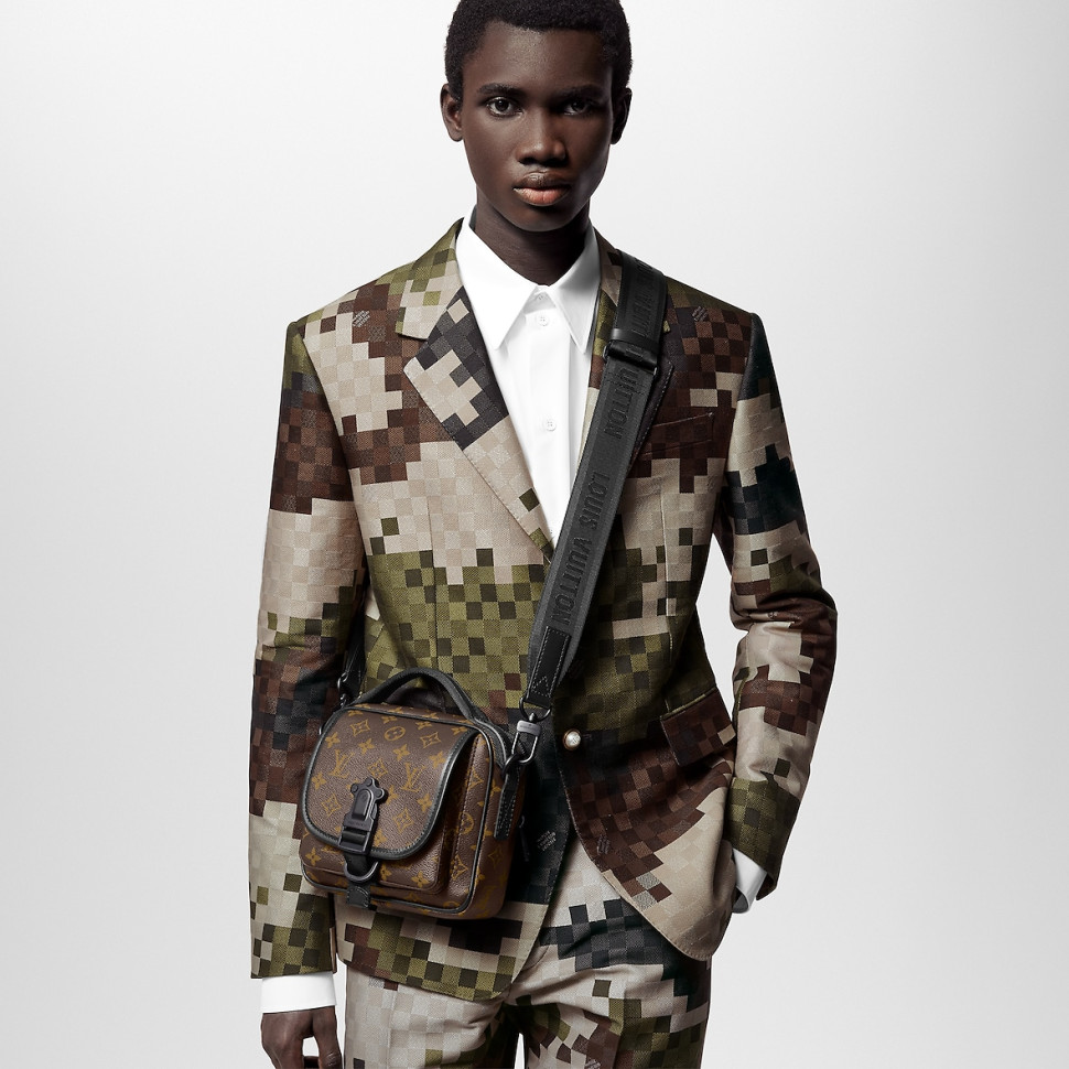 Мессенджер Louis Vuitton Quest