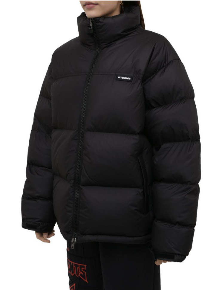 Куртка пуховая VETEMENTS женская