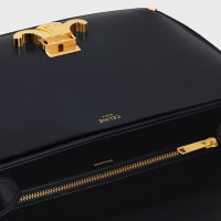 СУМКА С ЦЕПОЧКОЙ CELINE BESACE TRIOMPHE ИЗ БЛЕСТЯЩЕЙ ТЕЛЯЧЬЕЙ КОЖИ