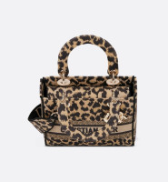 СУМКА Dior LADY D-LITE, МОДЕЛЬ СРЕДНЕГО ФОРМАТА