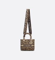 СУМКА Dior LADY D-LITE, МОДЕЛЬ СРЕДНЕГО ФОРМАТА