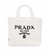 Маленькая сумка-тоут Prada, связанная крючком