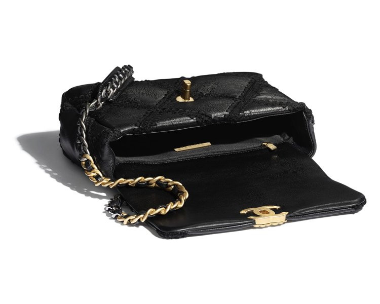 Сумка-конверт Chanel 19