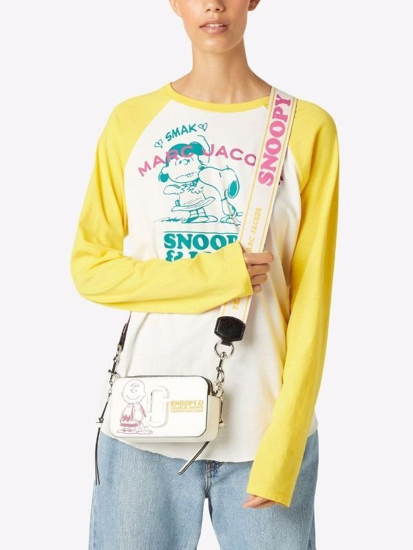 Каркасная сумка MARC JACOBS The Snapshot из коллаборации с Peanuts